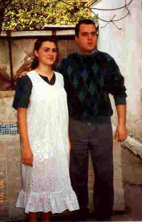 Dorina_and_Oli_sm.JPG (8159 bytes)