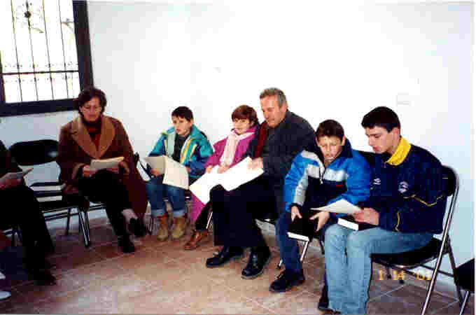 Durres worship sm.JPG (48889 bytes)