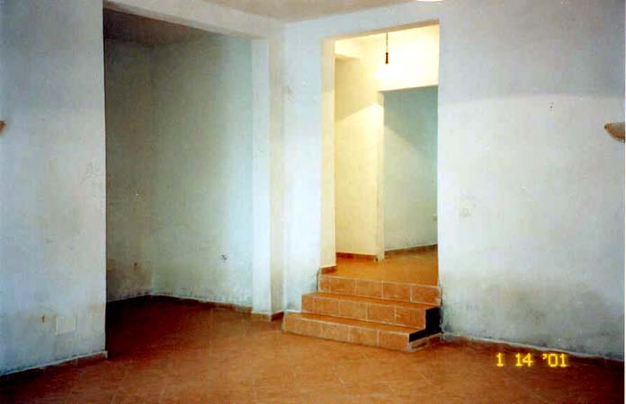 main room 2 sm.JPG (26629 bytes)