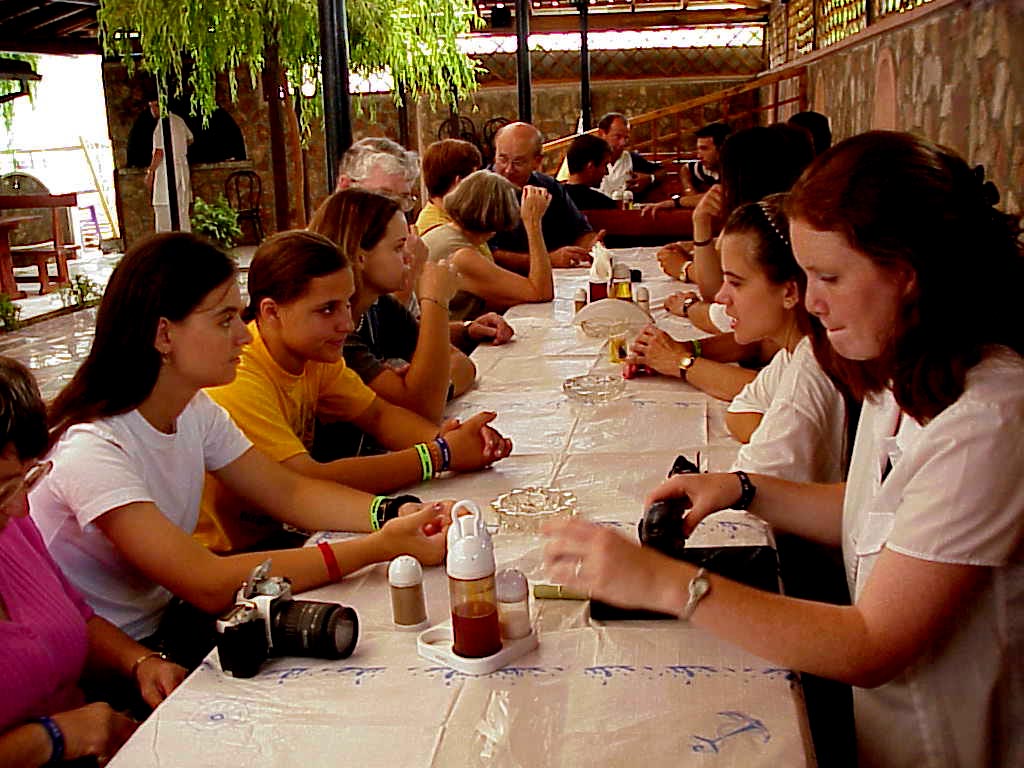 1999Lunch.JPG (99673 bytes)