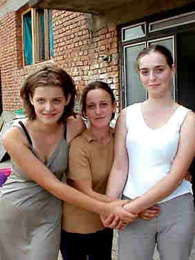 Family Suzana Hagjere Albane2.jpg (26246 bytes)