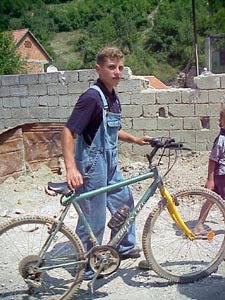 Boy & bike2.jpg (34174 bytes)