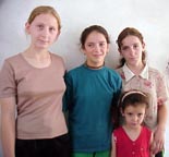 girls2.jpg (10763 bytes)